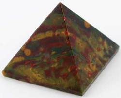 25-30mm Bloodstone pyramid